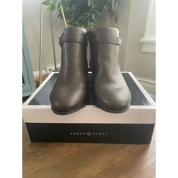 6/$25 NIB Karen Scott Booties - Picture 1 of 7
